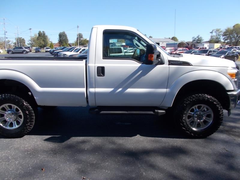 Ford Super Duty F-250 SRW 4WD Reg Cab 137" XL 2012