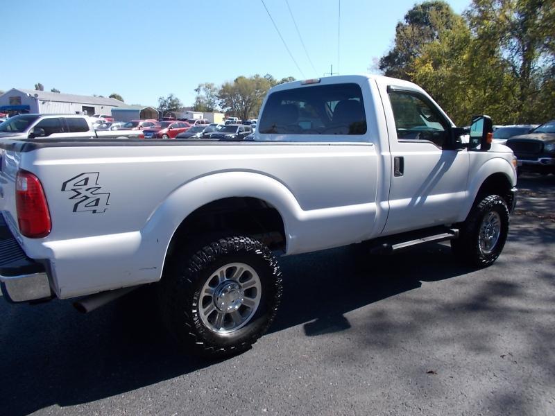 Ford Super Duty F-250 SRW 4WD Reg Cab 137" XL 2012