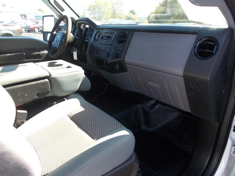 Ford Super Duty F-250 SRW 4WD Reg Cab 137" XL 2012