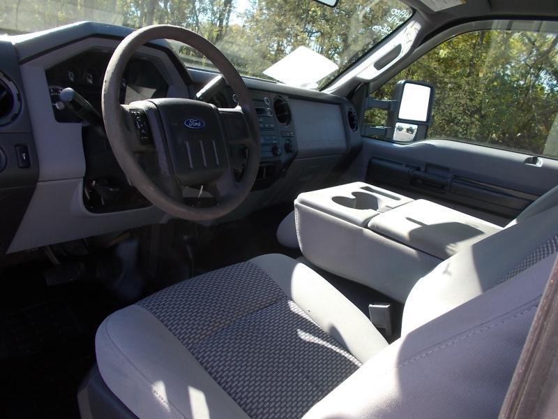 Ford Super Duty F-250 SRW 4WD Reg Cab 137" XL 2012
