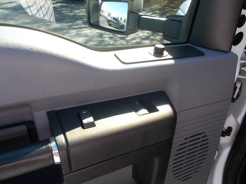 Ford Super Duty F-250 SRW 4WD Reg Cab 137" XL 2012