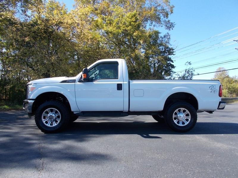 Ford Super Duty F-250 SRW 4WD Reg Cab 137" XL 2012