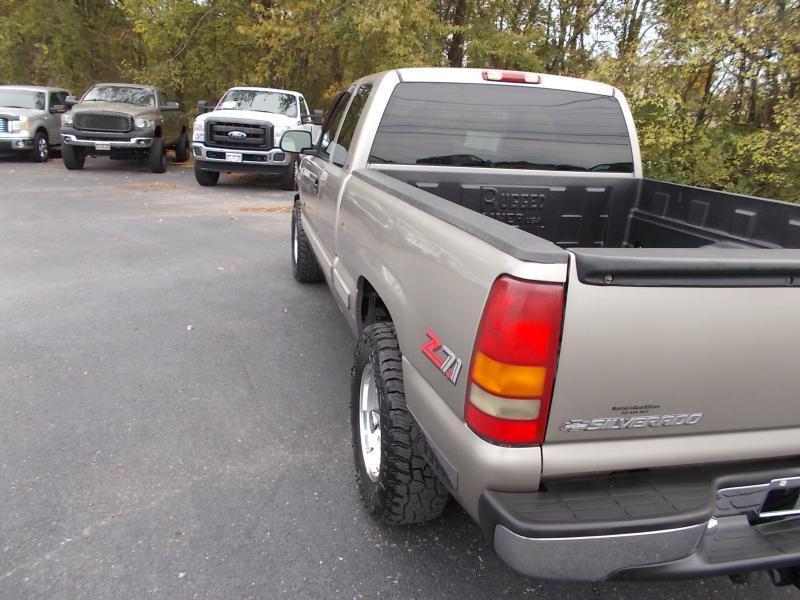 Chevrolet Silverado 1500 Ext Cab 143.5" WB 4WD LS 1999