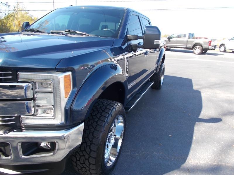 Ford Super Duty F-250 SRW Lariat 4WD Crew Cab 6.75' Box 2017