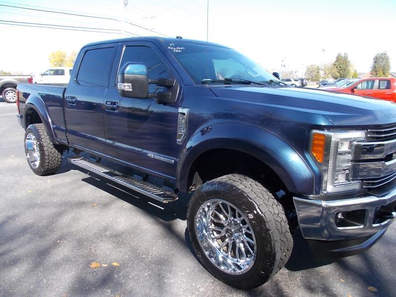 Ford Super Duty F-250 SRW Lariat 4WD Crew Cab 6.75' Box 2017