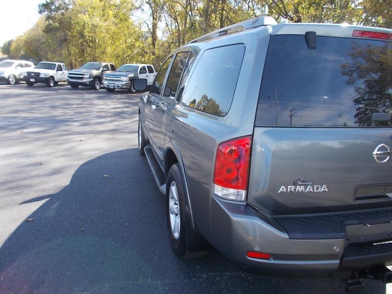 Nissan Armada 2WD 4dr SV 2015