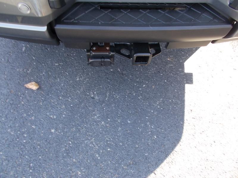 Nissan Armada 2WD 4dr SV 2015