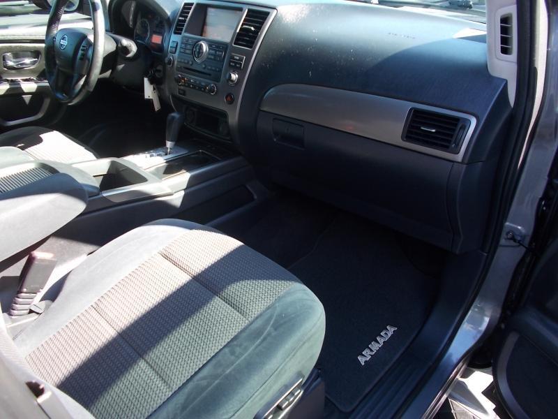 Nissan Armada 2WD 4dr SV 2015