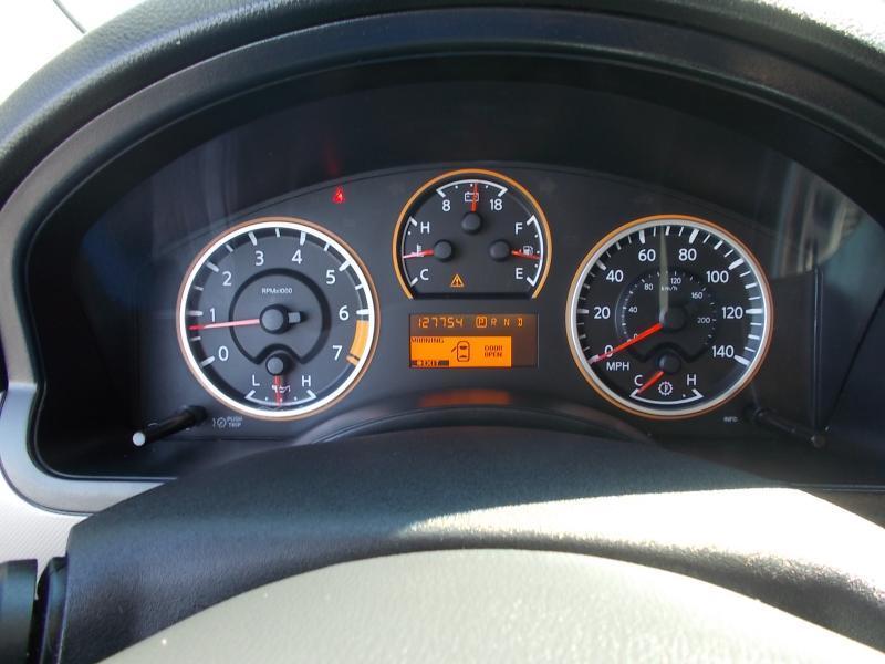 Nissan Armada 2WD 4dr SV 2015