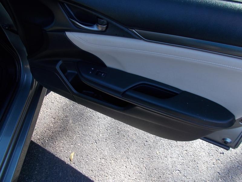 Honda Civic Hatchback EX-L Navi CVT 2017