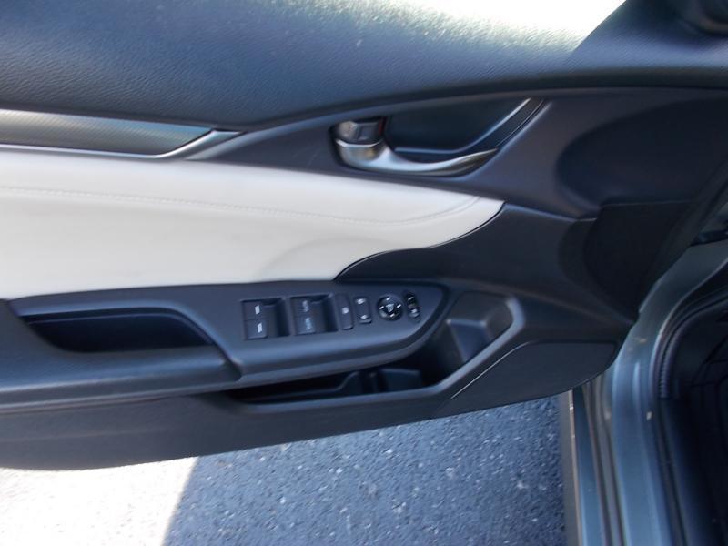 Honda Civic Hatchback EX-L Navi CVT 2017