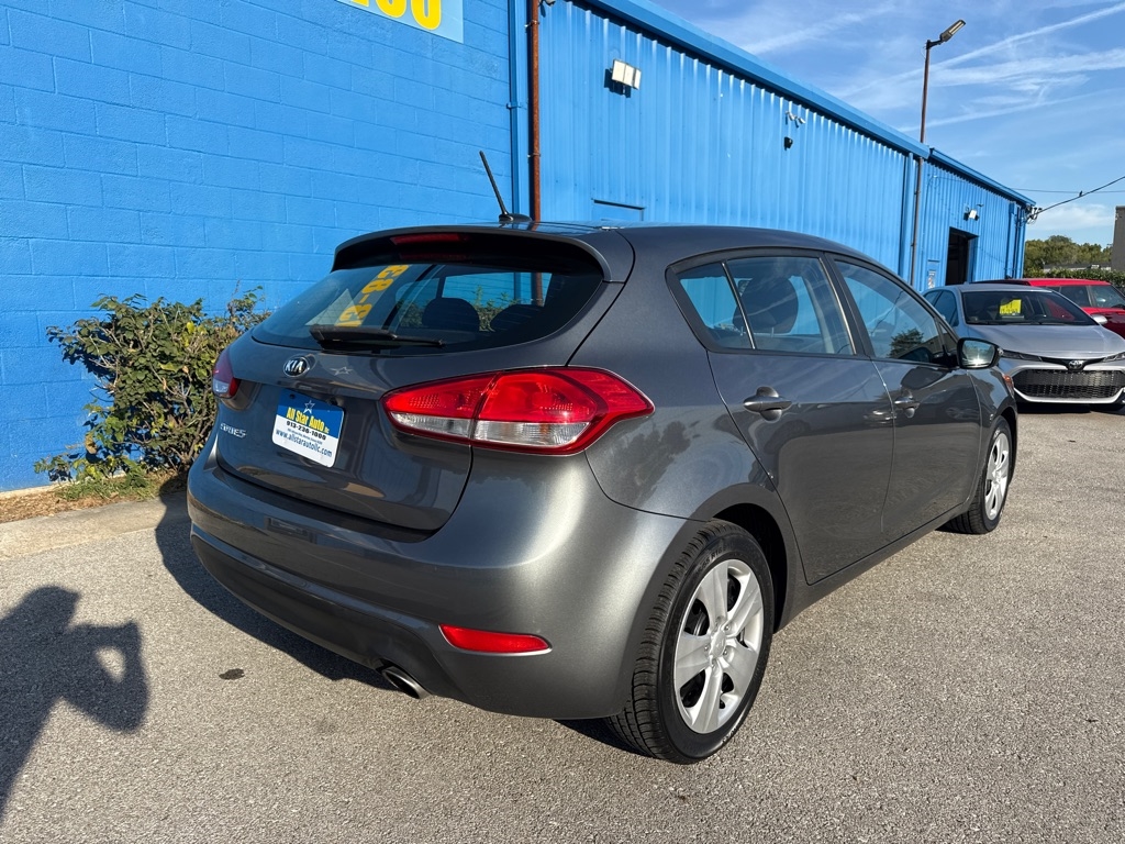 2016 Kia Forte 5-Door LX photo 3