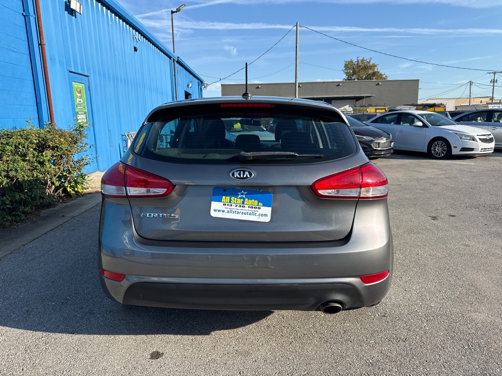 2016 Kia Forte 5-Door LX photo 4