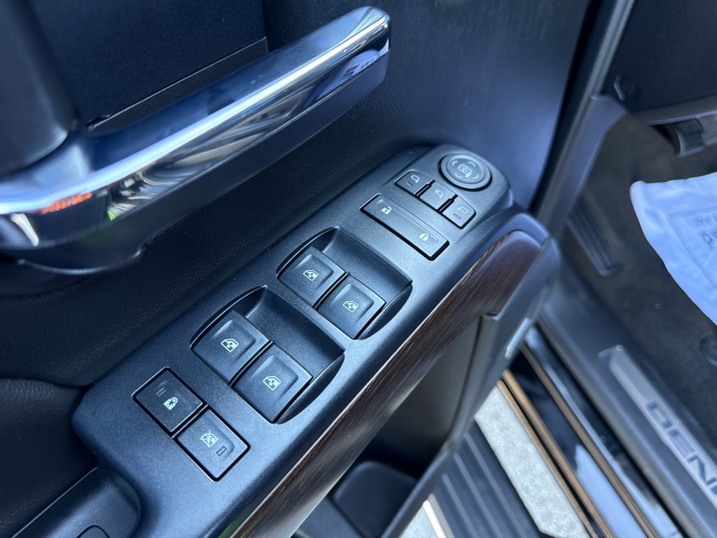 GMC Sierra 1500 Denali Crew Cab 4WD 2018 GMC Sierra 1500 Denali Crew Cab 4WD 2018