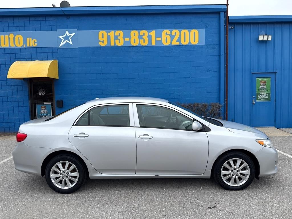 Toyota Corolla  2010