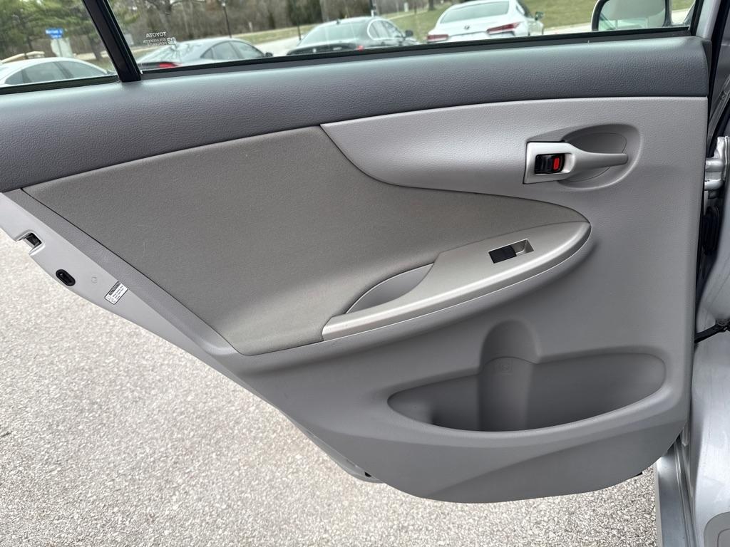 Toyota Corolla  2010