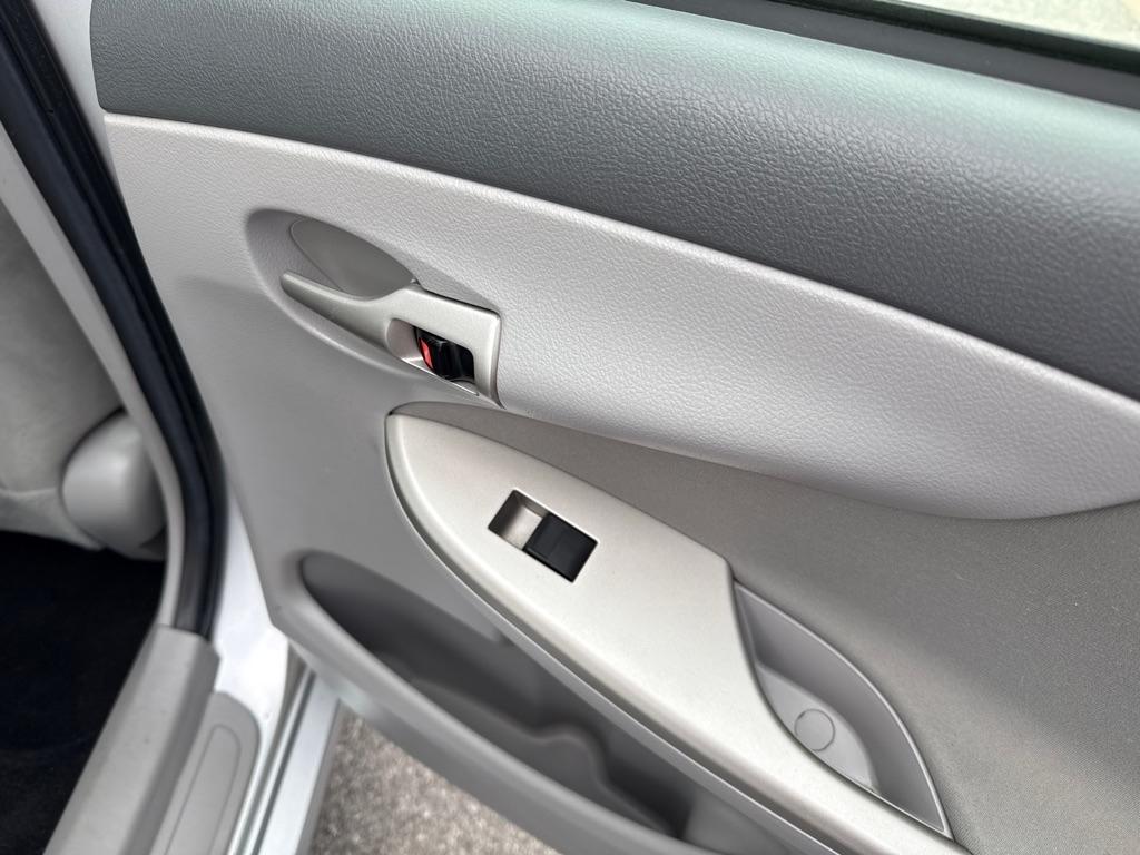 Toyota Corolla  2010