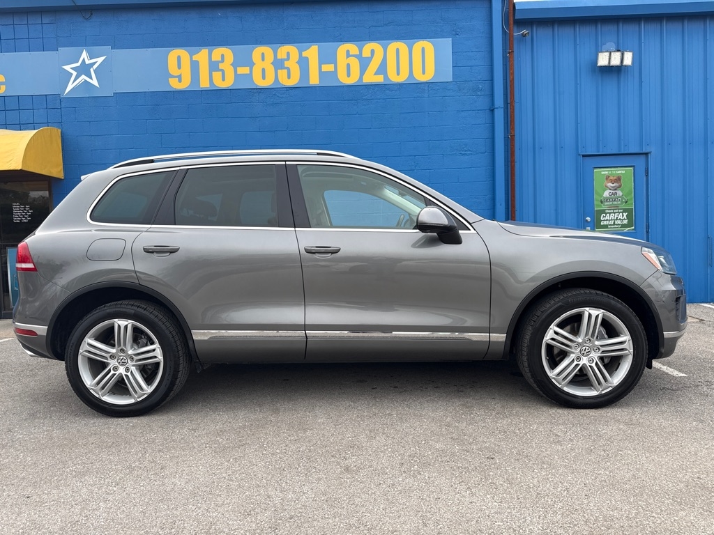 2015 Volkswagen Touareg V6 TDI photo 2