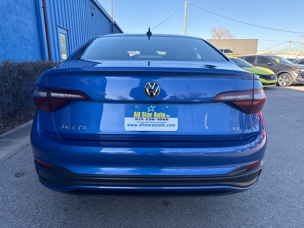 Volkswagen Jetta SE 4D Sedan at 2024
