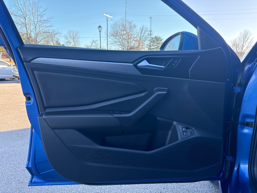 Volkswagen Jetta SE 4D Sedan at 2024