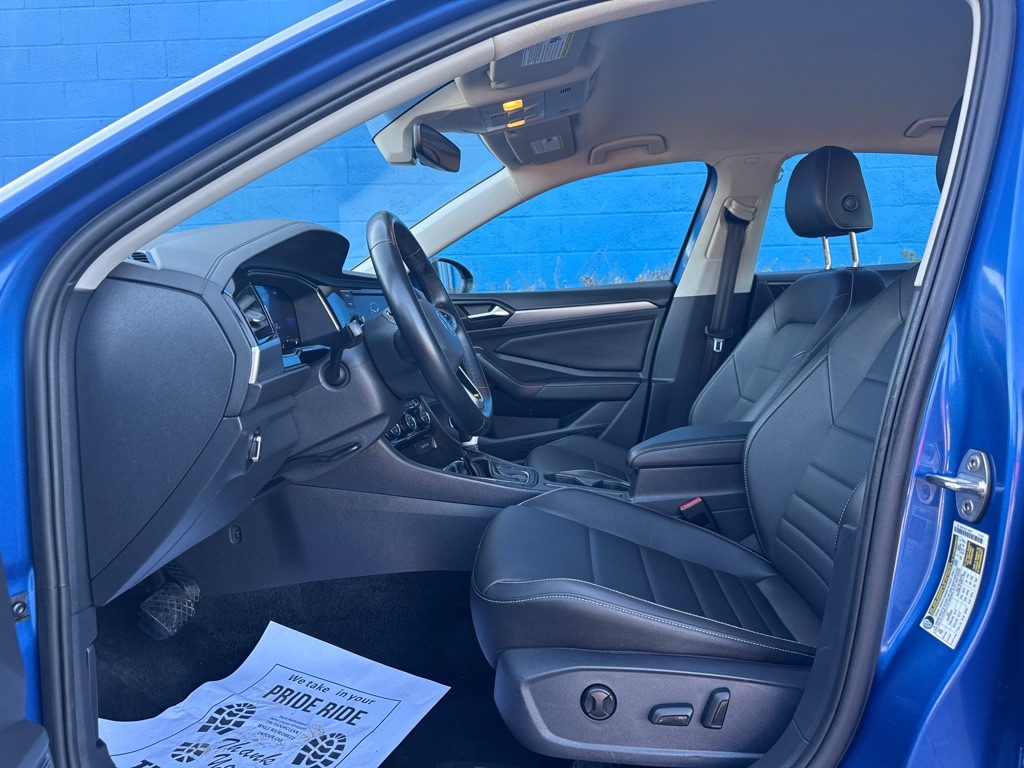 Volkswagen Jetta SE 4D Sedan at 2024