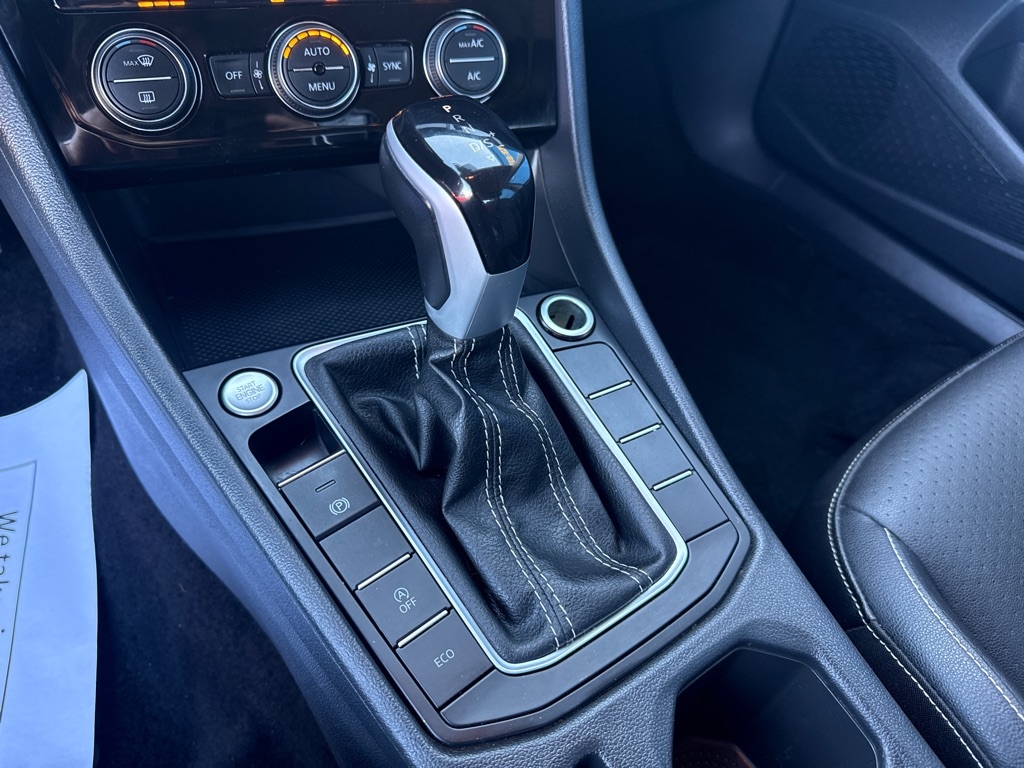 Volkswagen Jetta SE 4D Sedan at 2024