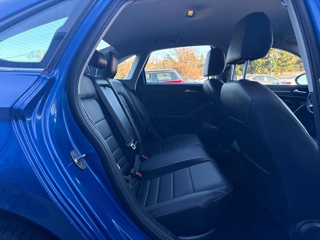 Volkswagen Jetta SE 4D Sedan at 2024