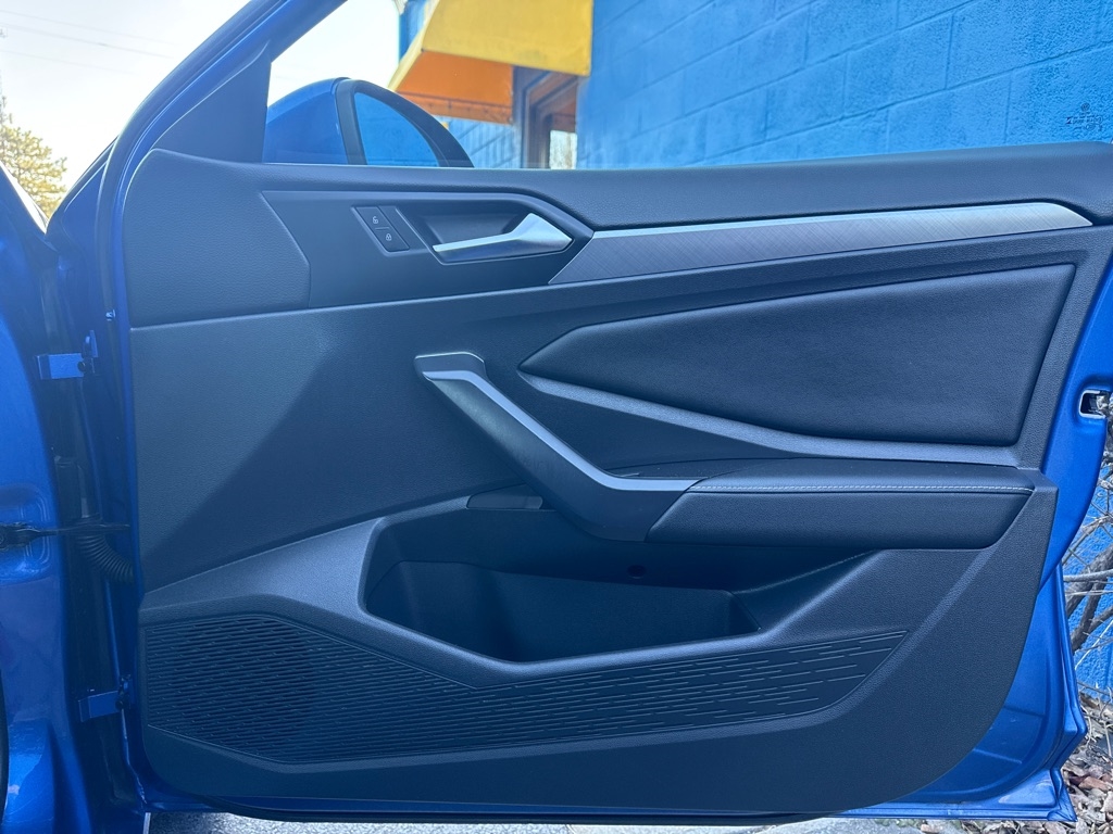 Volkswagen Jetta SE 4D Sedan at 2024