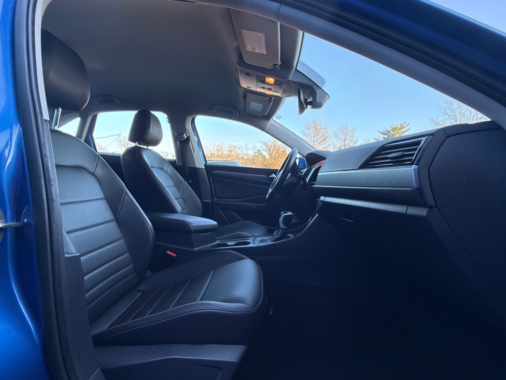 Volkswagen Jetta SE 4D Sedan at 2024