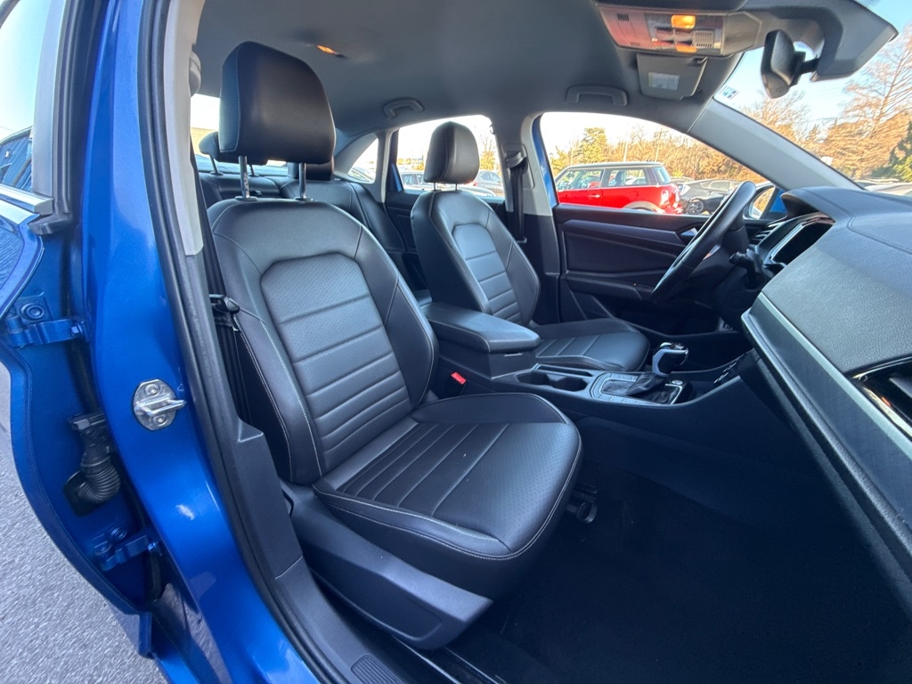 Volkswagen Jetta SE 4D Sedan at 2024