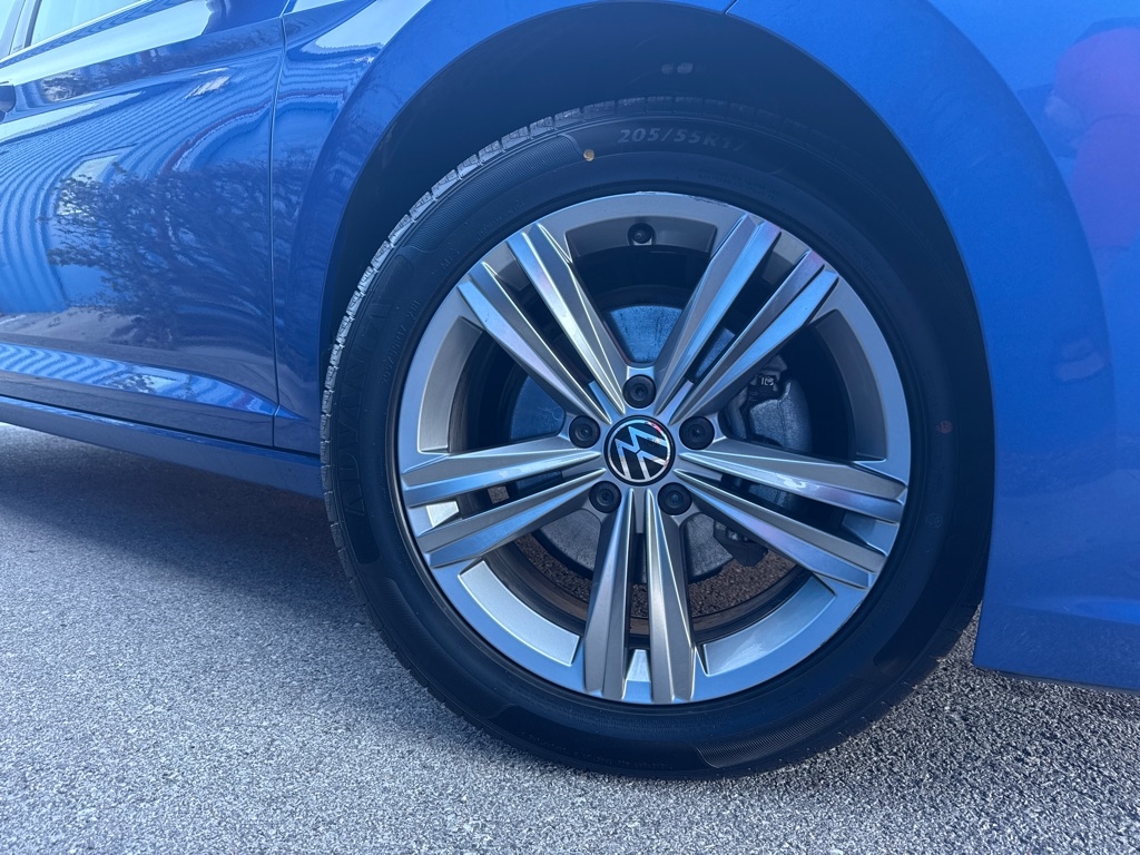 Volkswagen Jetta SE 4D Sedan at 2024