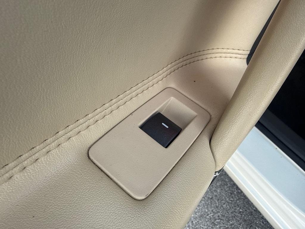 Lincoln MKZ 4dr Sdn Hybrid FWD 2012