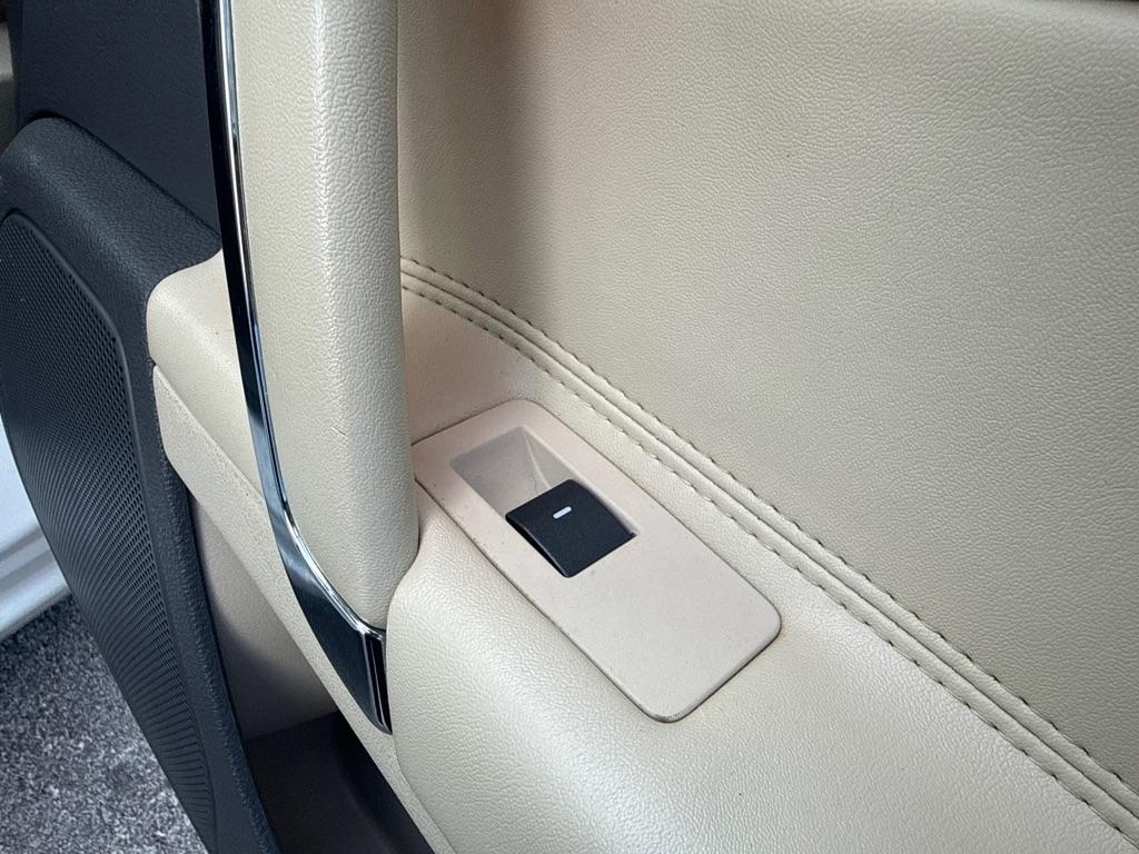 Lincoln MKZ 4dr Sdn Hybrid FWD 2012