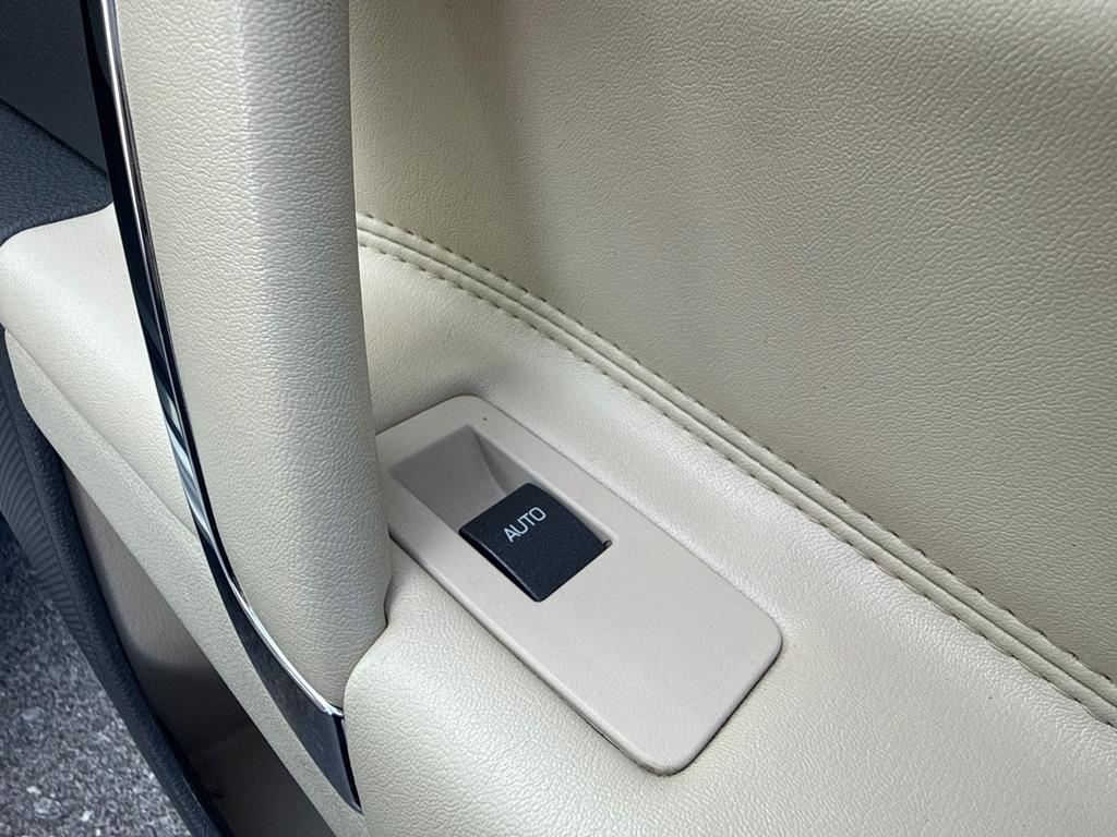 Lincoln MKZ 4dr Sdn Hybrid FWD 2012