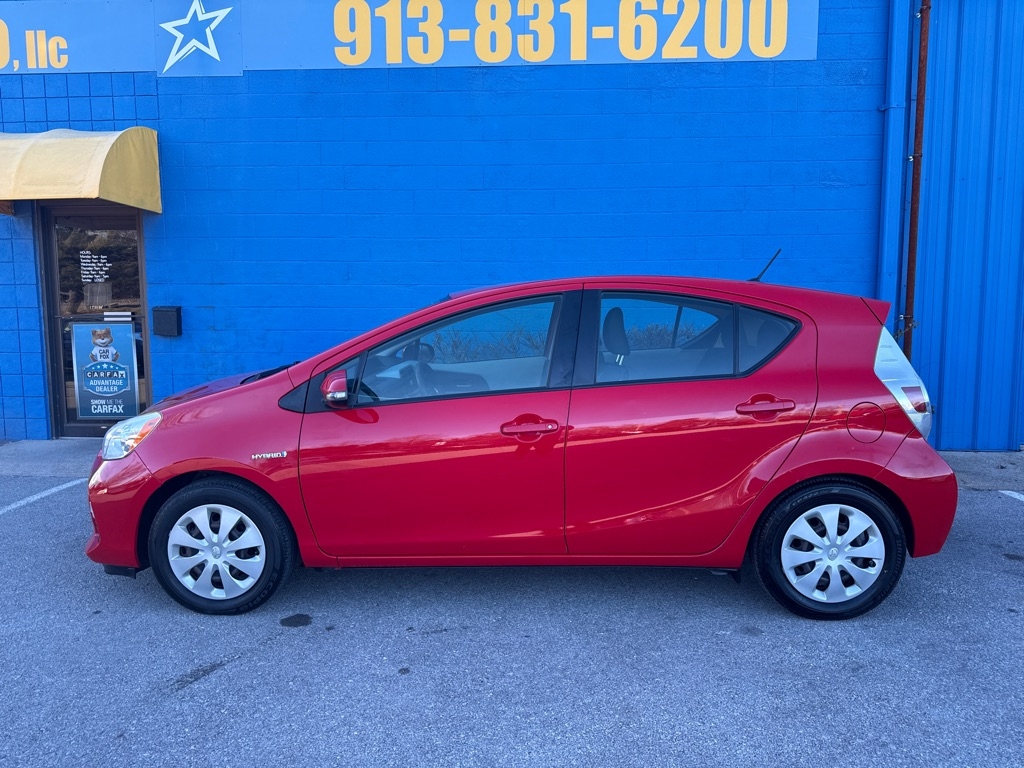 Toyota Prius c 4D Hatchback 2012