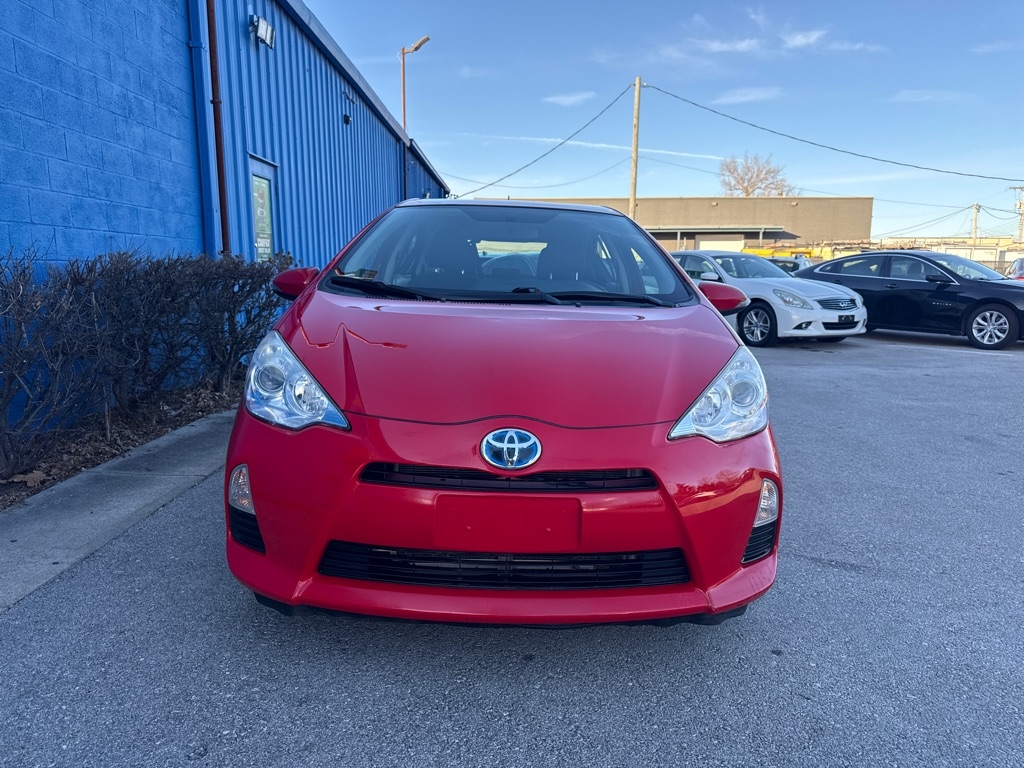 Toyota Prius c 4D Hatchback 2012