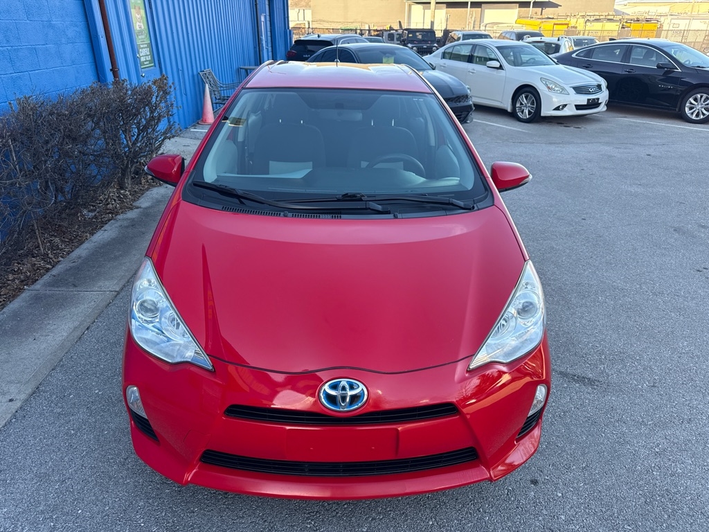Toyota Prius c 4D Hatchback 2012