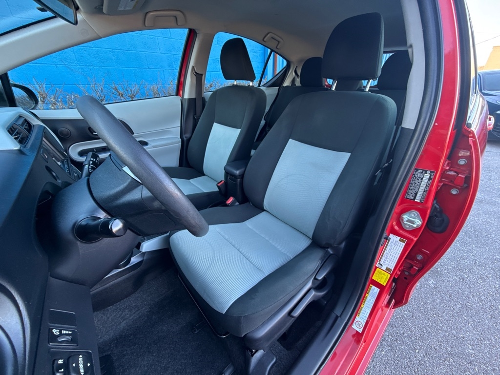 Toyota Prius c 4D Hatchback 2012