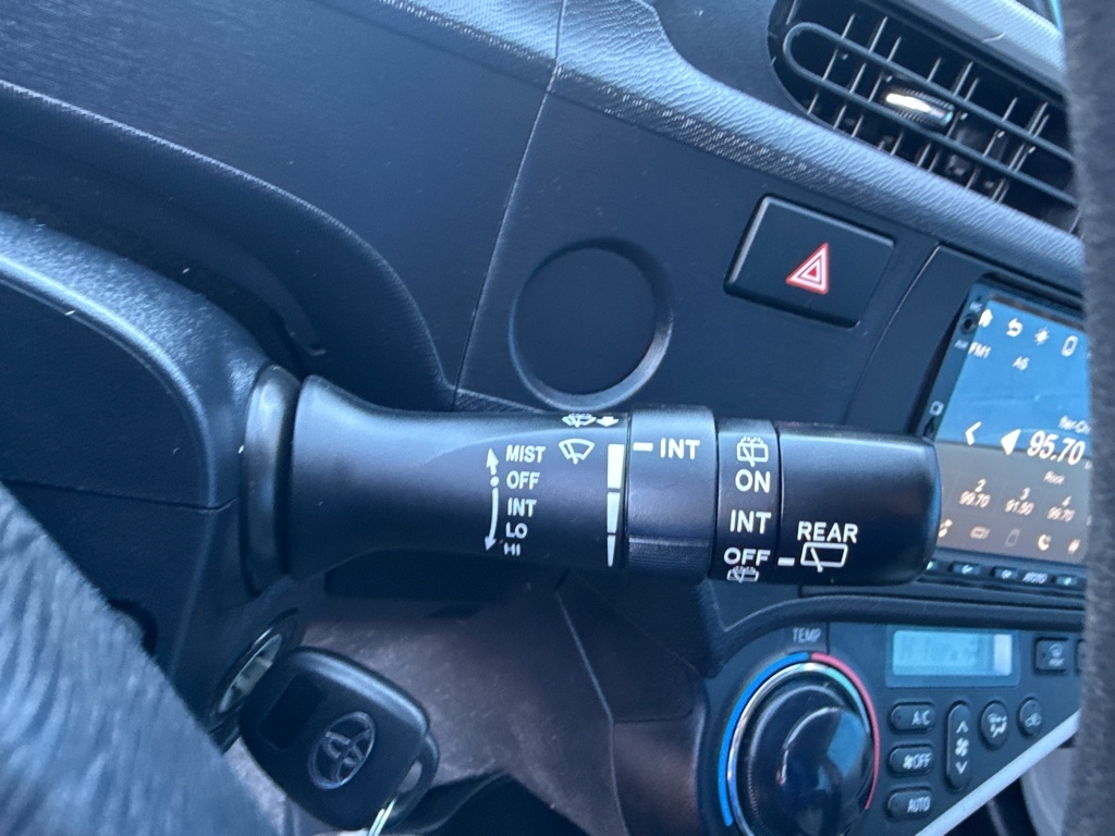 Toyota Prius c 4D Hatchback 2012