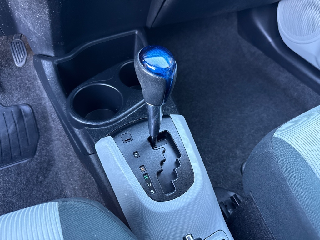 Toyota Prius c 4D Hatchback 2012