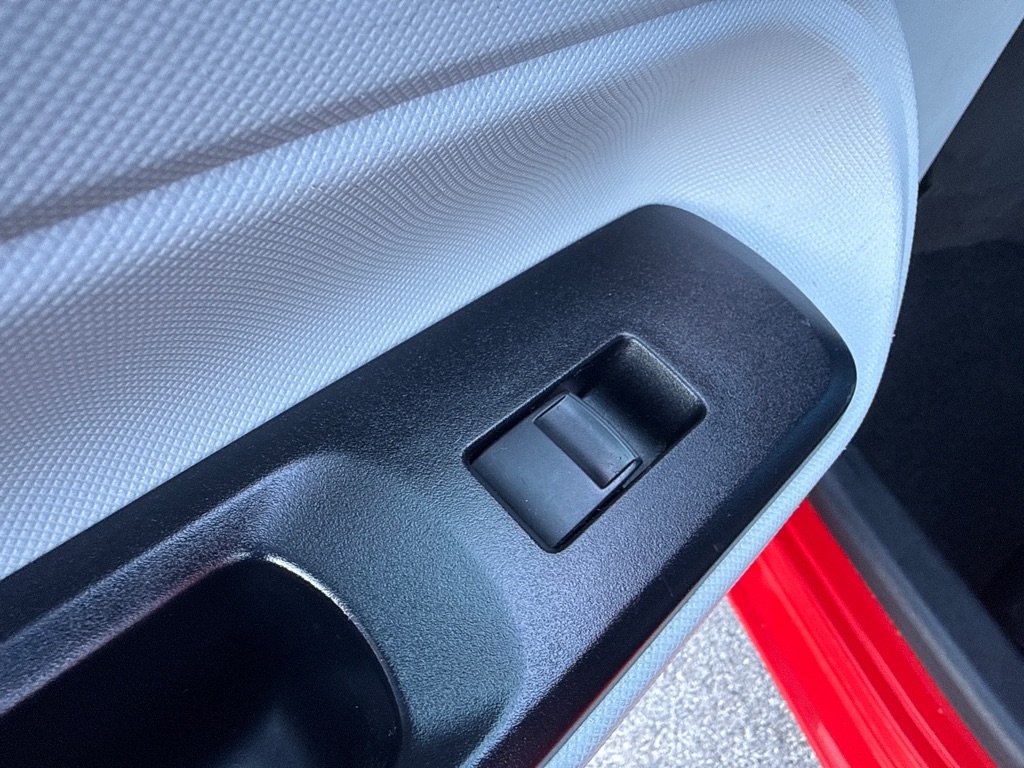 Toyota Prius c 4D Hatchback 2012