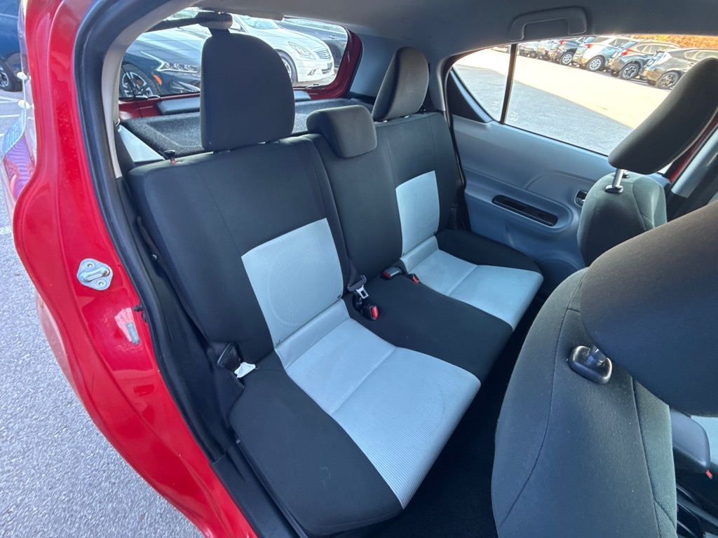 Toyota Prius c 4D Hatchback 2012