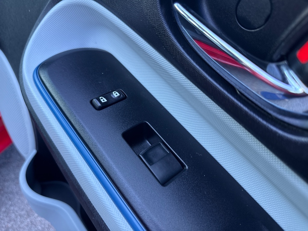 Toyota Prius c 4D Hatchback 2012