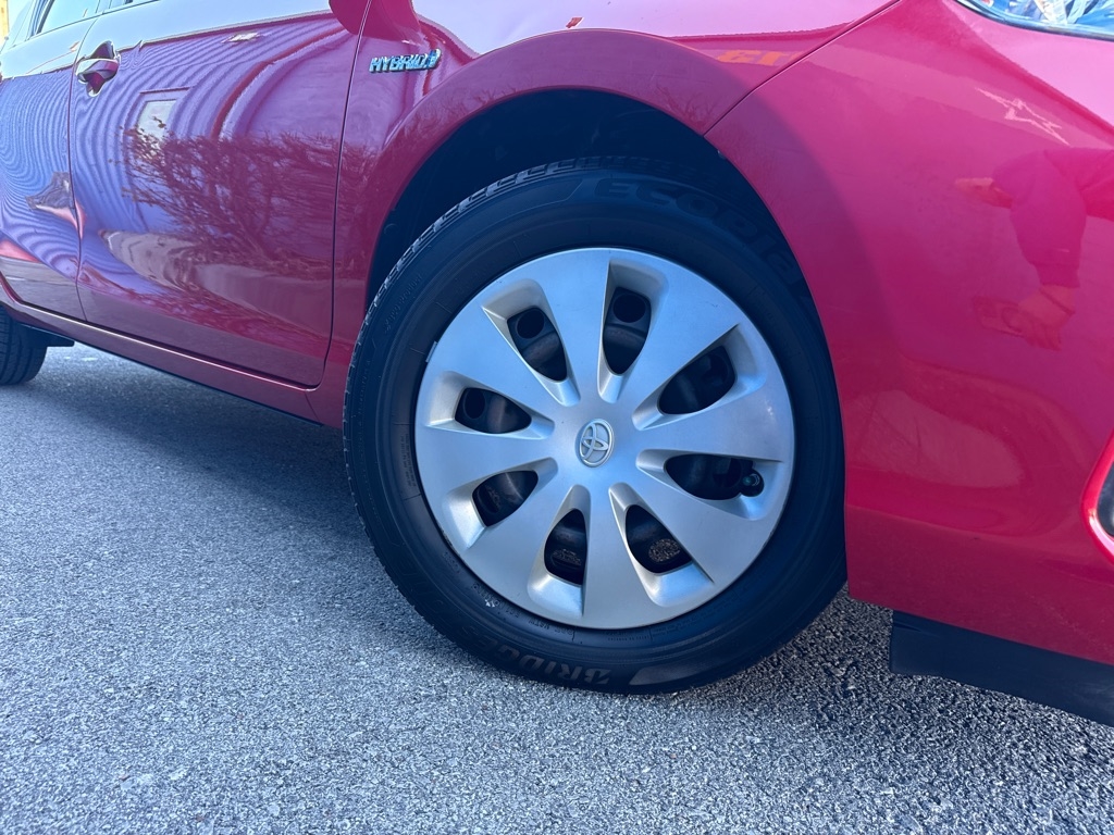 Toyota Prius c 4D Hatchback 2012