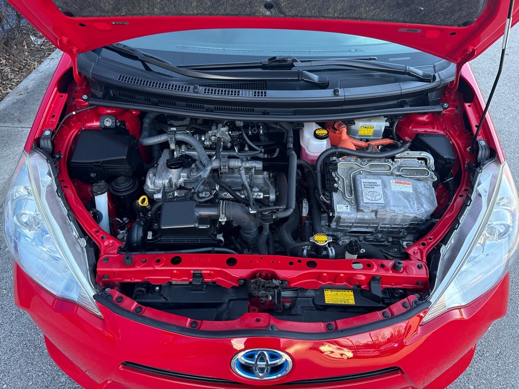 Toyota Prius c 4D Hatchback 2012