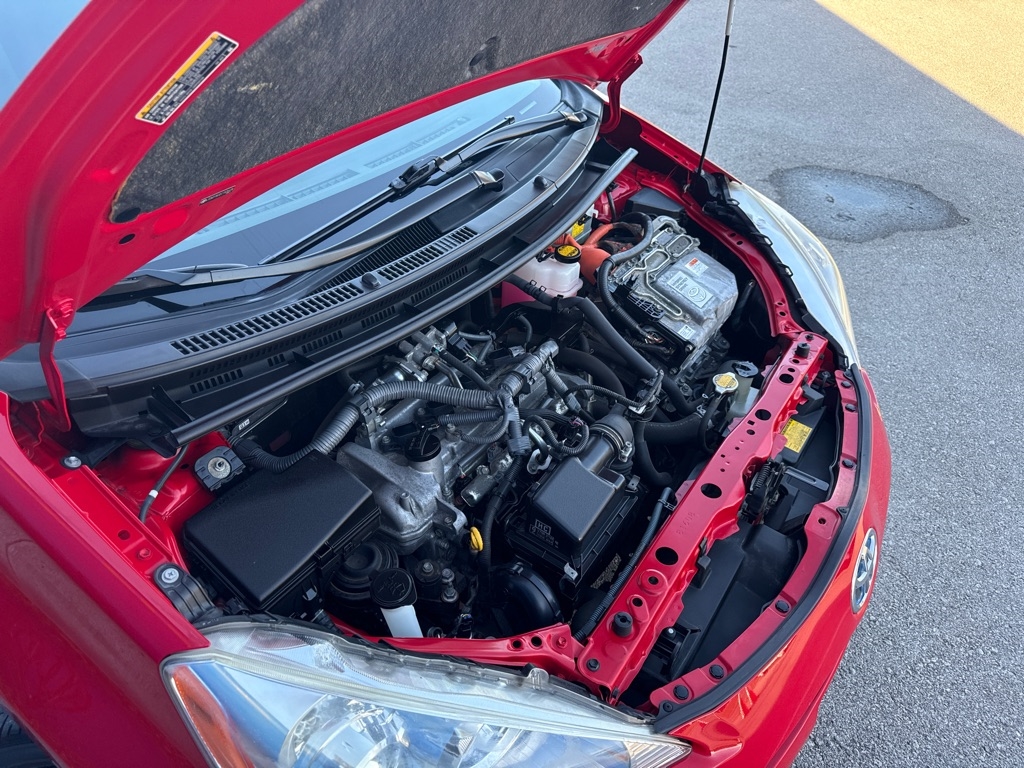 Toyota Prius c 4D Hatchback 2012