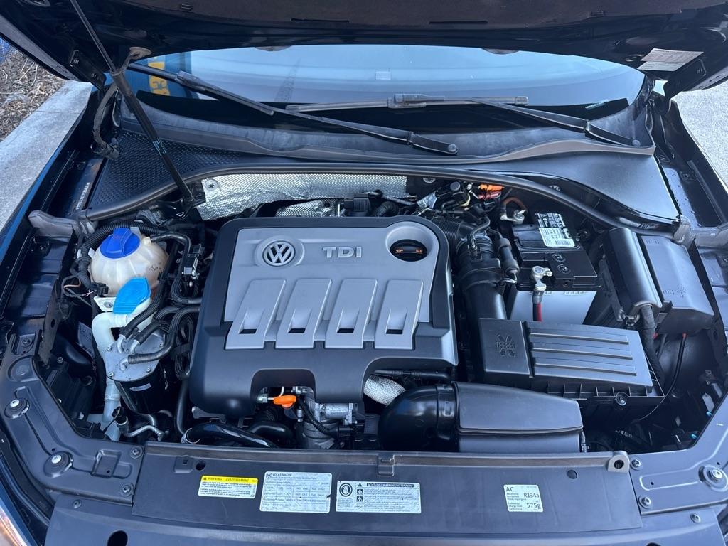 Volkswagen Passat SE 2.0 TDI 4D Sedan 2013