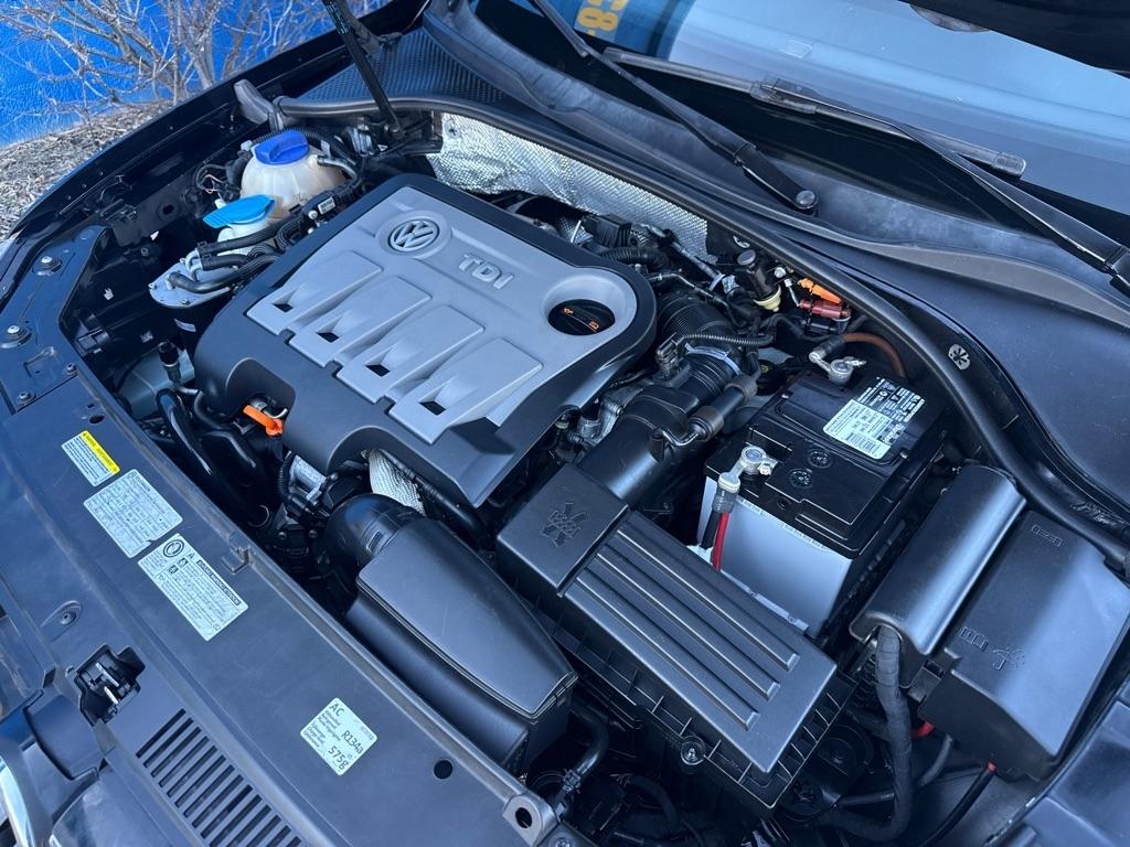 Volkswagen Passat SE 2.0 TDI 4D Sedan 2013