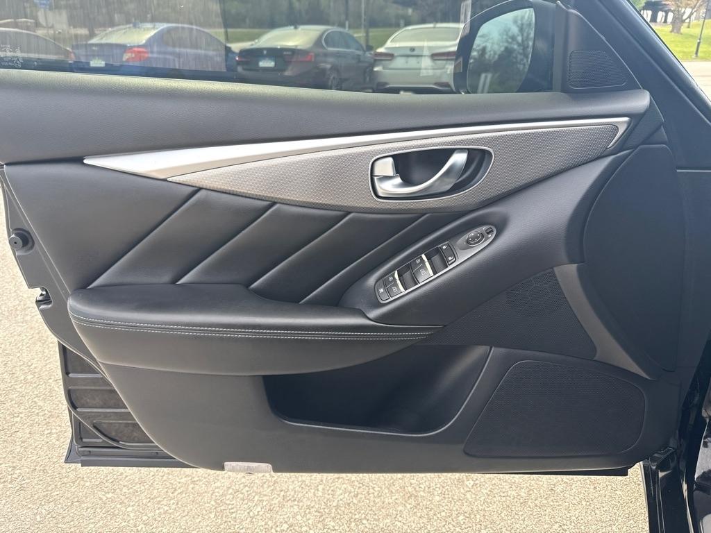 Infiniti Q50 Base 4D Sedan AWD 2014