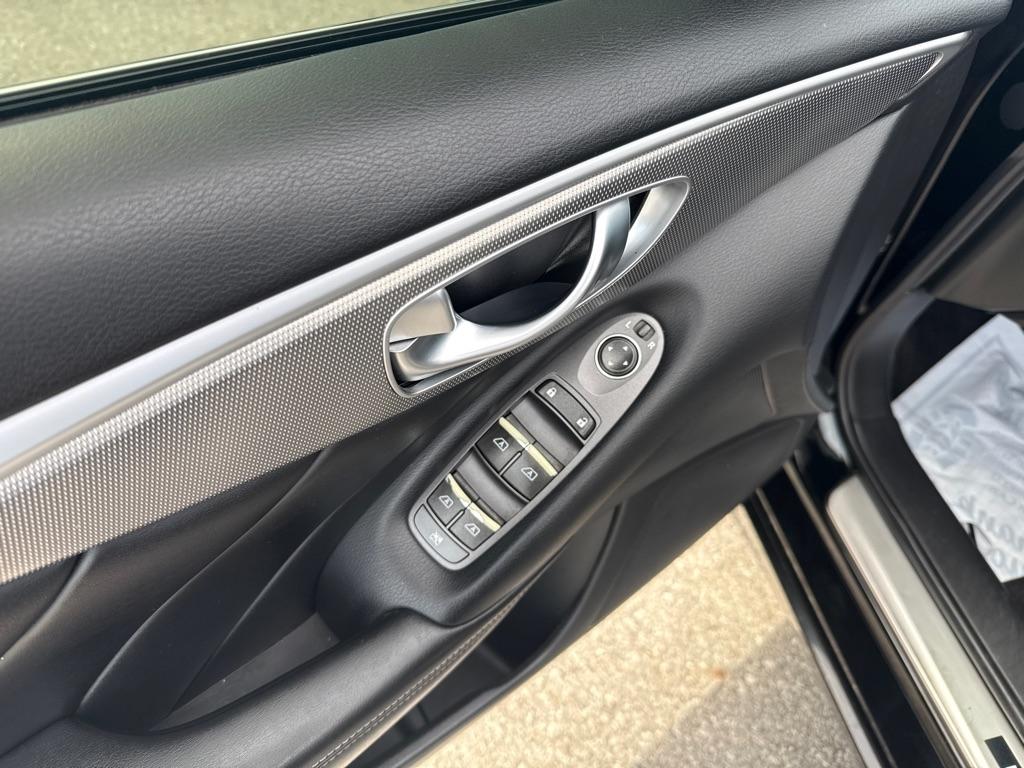 Infiniti Q50 Base 4D Sedan AWD 2014